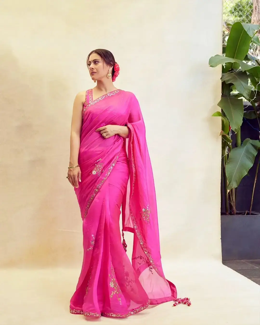 Bollywood Actress Kajol Devgan in Sleeveless Pink Saree